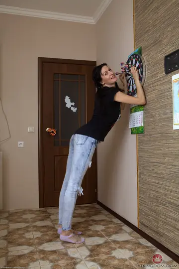 Nimfa Mannay – Tall Hairy Brunette Strips Out of Her Jeans and Socks and Spreads Her Cheeks
