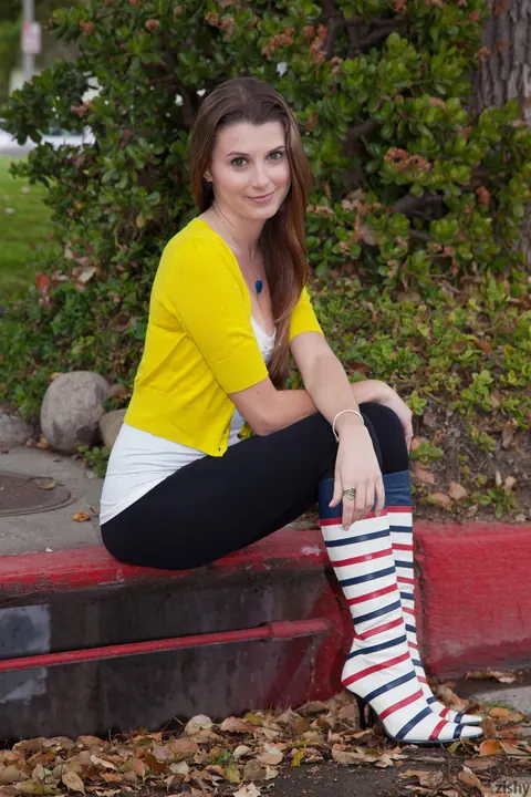 Shelby Dompnier: French Brunette Flashes Her Panties and Poses – photo 4 of 11