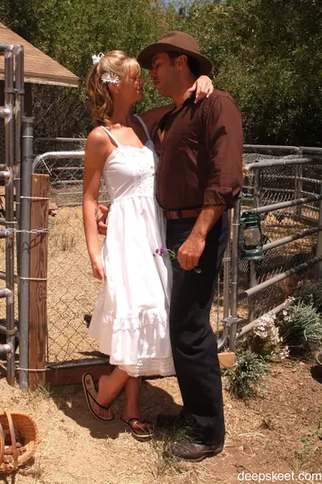 Brooke Banner – Tall Blonde MILF Takes Anal Doggy Style in the Forest