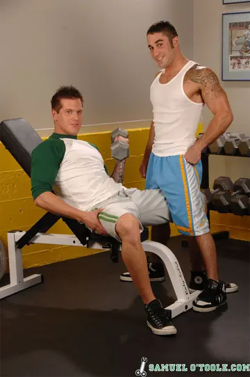 Two Men Blow Each Other and Fuck at the Gym