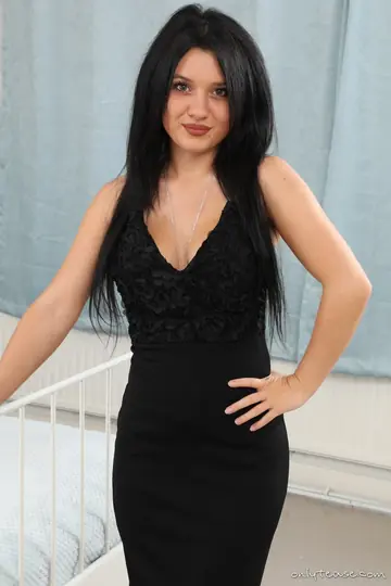 Chelsea Chamberlain – British Brunette in Lingerie and Stockings Shows Her Big Tits