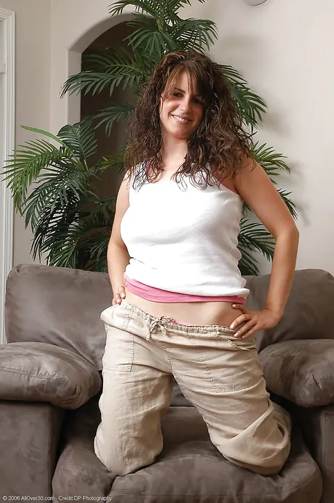 BBW MILF Strips and Spreads Her Hairy Pussy – photo 2 of 16