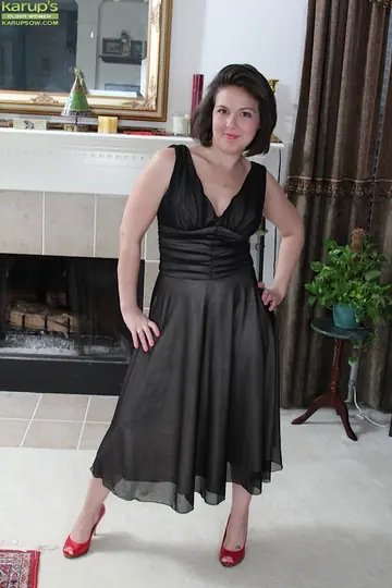 Curvy Brunette MILF Spreads Her Shaved Pussy and Shows Her Tattoos