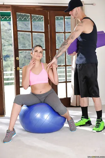 Allie Haze – Brunette in Yoga Pants Sucks Cock and Uses a Dildo at the Gym