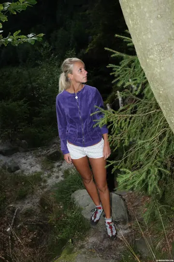 Sara J – European PAWG Fingers Her Pussy and Masturbates in the Forest