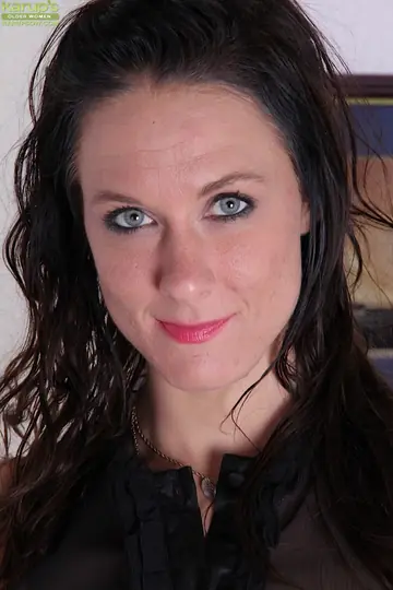 Mari Lee – Brunette MILF in a Skirt and Lingerie Pulls Panties Aside to Spread