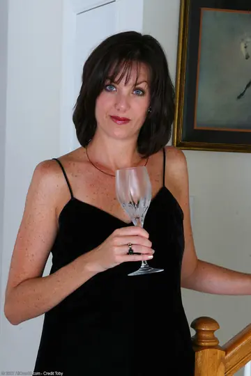 Tall Brunette MILF in Stockings Spreads Her Hairy Pussy