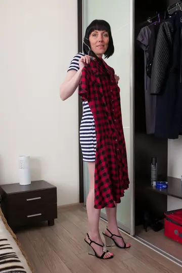 Cherry Despina – Thick Ukrainian MILF Fingers Herself and Spreads