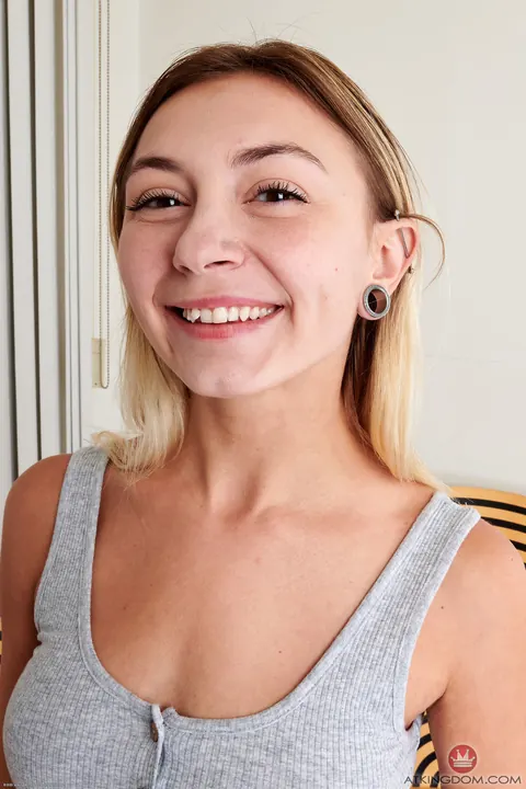 Chloe Temple: Petite Blonde Spreads Her Legs – photo 1 of 21
