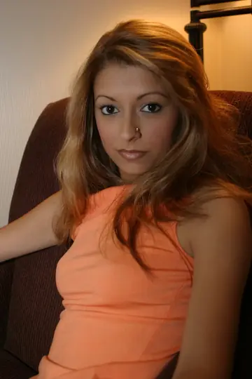 Arab Woman Undresses and Poses Nude