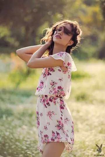 Kit Rysha – Filipina Brunette Strips Outdoors and Shows Her Natural Tits
