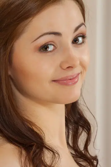 Saffy Mckenna – Tall Russian Brunette Strips Nude and Poses to Show Her Big Natural Tits
