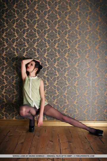 Serena Lewis – Busty Ebony Brunette in Pantyhose and High Heels Spreads Her Hairy Pussy