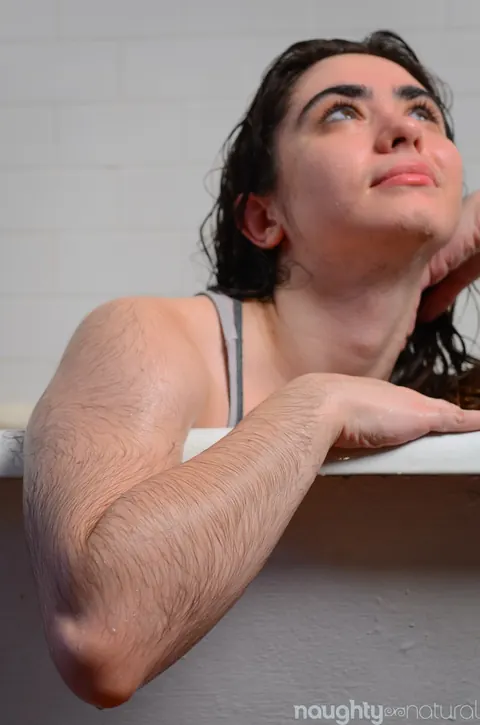 Kisa Fae: BBW Brunette Strips in the Bathtub and Soaps Her Body – photo 3 of 20