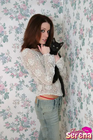 Stunning Serena – PAWG Brunette Teases in Jeans and White Lace Panties