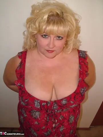Taffy Spanx – Curvy Blonde MILF in Lingerie Fingers Her Pussy on the Bed