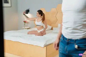 Valentina Lapiedra – Slim Brunette Latina Takes Anal and a Facial in Threesome Selfie