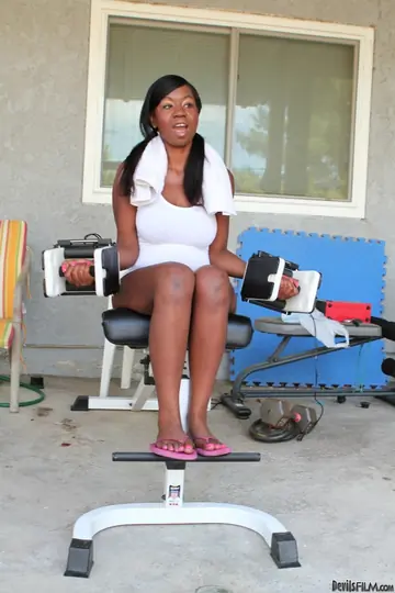 Jessica Grabbit – Ebony Brunette with Big Tits Sucks and Rides Outdoors at the Gym