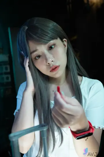 Chinese Hotwife Takes Anal in Threesome as Cuckold Watches