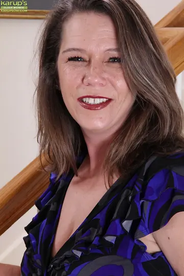 Jane Russell – Mature Brunette Spreads Her Hairy Pussy in High Heels