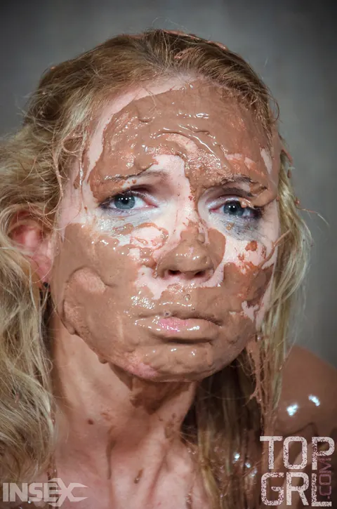 Rain DeGrey: Blonde MILF with Big Tits Endures Bondage and Oil – photo 9 of 14
