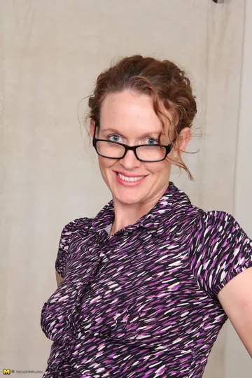 Roxanne Clemmens – Tall Redhead MILF Strips Out of Her Skirt in the Office