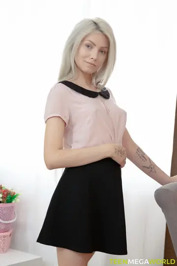 Vasya Sylvia – Tall European Blonde Spreads Her Creampied Pussy