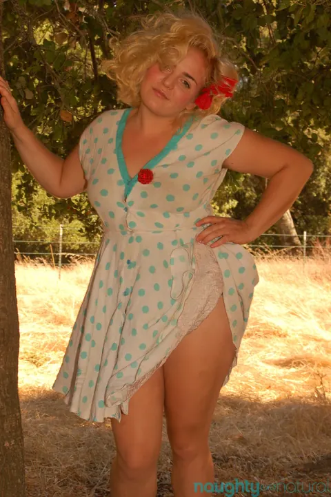 Poppy Cox: Blonde BBW Lifts Her Dress and Vibrates Hairy Pussy Outdoors – photo 1 of 21