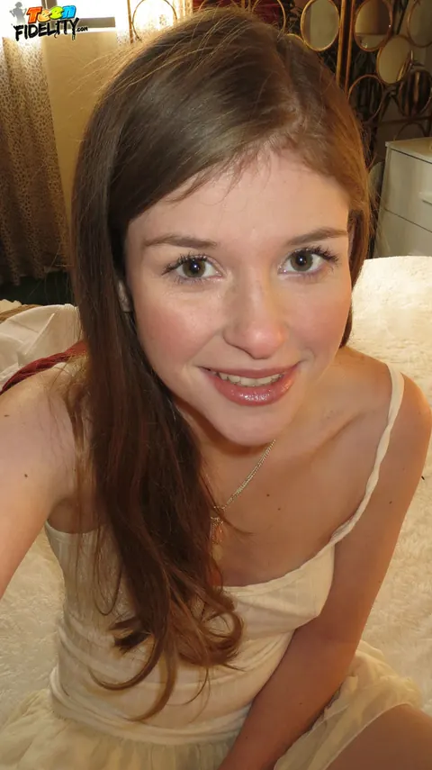 Lara Brookes: Redhead Shows Off Her Small Tits in an Outdoor Selfie – photo 15 of 16