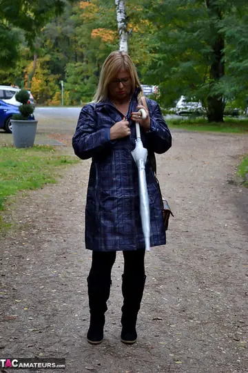 Nudechrissy – Mature Blonde MILF Shows Her Big Tits and Curves Outdoors in Rain