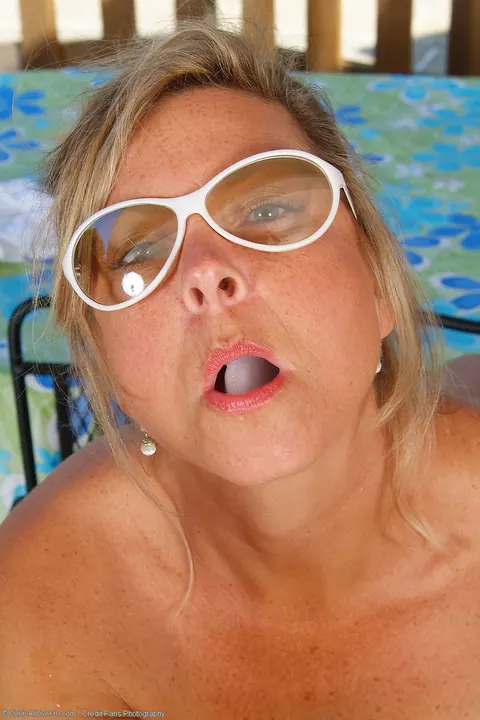 Cricket: Blonde Latina MILF Pulls Bikini Aside Poolside – photo 11 of 21