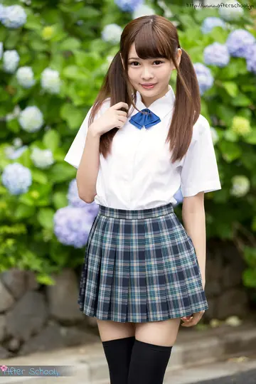 Thick Japanese Woman in Pigtails Flashes Her Big Ass in a Skirt