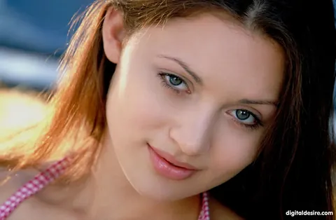 Lexi Sweet: Brunette with Small Natural Tits Poses Nude for Glamour – photo 19 of 21