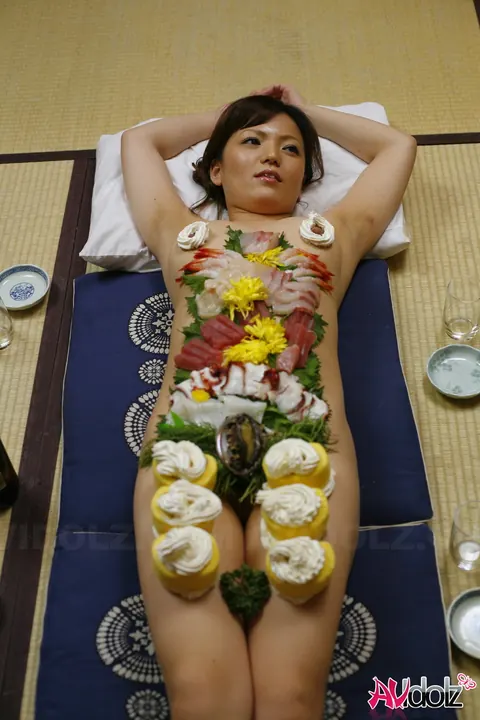 Asuka Ayanami: Petite Japanese MILF Used by Men Outdoors – photo 1 of 20
