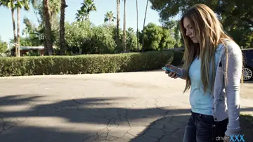 Tiff Bannister – Busty Blonde in Jeans Takes Anal Doggy Style Outdoors