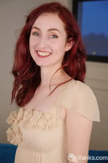 Penny Lay – Petite Redhead MILF Fingers Her Shaved Pussy