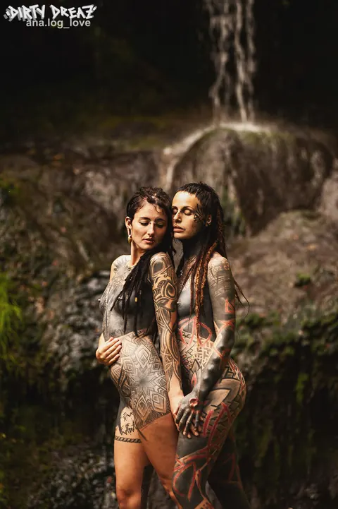 Anuskatzz: European Lesbians with Pigtails Have Sex on a Bridge – photo 12 of 16