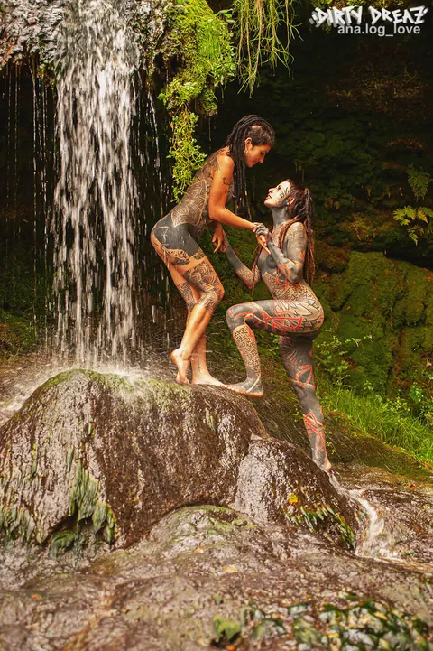 Anuskatzz: European Lesbians with Pigtails Have Sex on a Bridge – photo 1 of 16