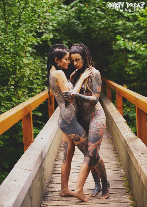 Anuskatzz: European Lesbians with Pigtails Have Sex on a Bridge – photo 16 of 16