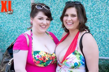 Alana Lace – Two BBW Brunettes in Bikinis and Skirts Finger and Lick on the Beach