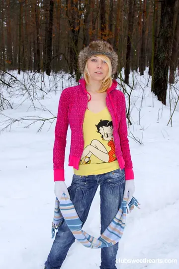 Alice Wonderbang – Petite European Blonde Shows Off Her Slim Body in Boots