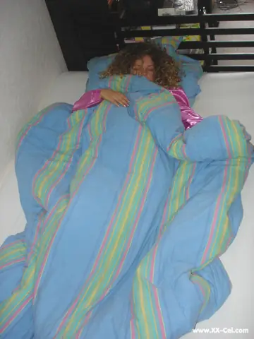 Angel Crisa – Curvy European MILF Wakes Up and Spreads Her Legs While Clothed