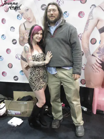 Kleio Valentien – Busty Redhead and Friend Spread Their Legs at an Erotic Convention