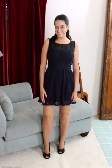 Nyla Parker – Brunette MILF Licks Her Own Feet and Shows Off a Trimmed Pussy