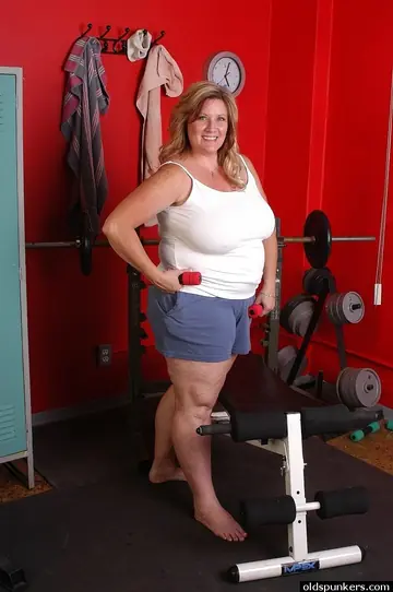 Deedra Rae – BBW MILF with Big Natural Tits Fingers and Spreads Wide