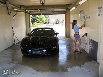 Nikki Sims – Thick Redhead MILF Peels Off Her Jeans in the Car