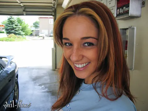 Nikki Sims: Thick Redhead MILF Peels Off Her Jeans in the Car – photo 6 of 12