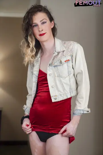Thick Trans Woman Flaunts Her Inked Body and Big Ass During Sex