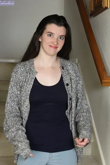 Gabby Smith – Brunette with Big Natural Tits Spreads Her Pussy and Shows Her Puffy Nipples