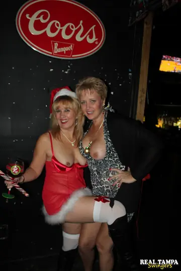 Mandi McGraw – Tall Blonde MILF Flashes Her Big Tits in Stockings Outdoors